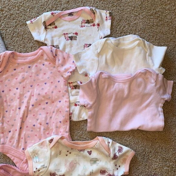 0-3M Baby Girl Bundle - Picture 2 of 7